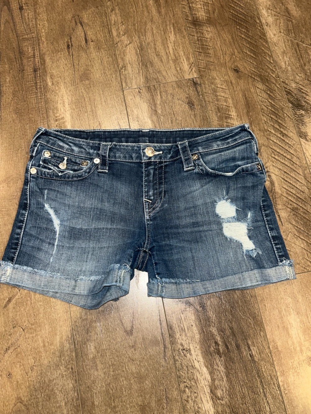 TRUE RELIGION MID CUT-OFF DENIM SHORTS SIZE 31